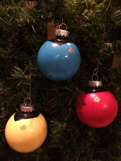 And Star Trek! (Might add a phaser shot to the red one) Star Trek Ornaments Diy, Diy Star Trek Gifts, Nerd Christmas Tree, Star Trek Ornaments, Star Trek Crafts Diy, Star Trek Christmas Tree, Star Trek Gift Ideas, Star Trek Crafts, Nerd Christmas Ornaments