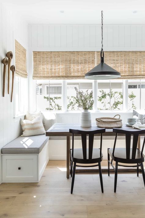 Kitchen Nook Table Ideas, Breakfast Nook Light Fixture, Hannah House, Nook Seating, Modern Breakfast Nook, Mindy Gayer Design, Nook Design, Banquet Dining, Cottage Cozy