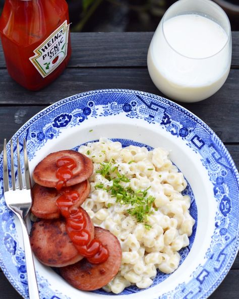 Swedish milk stewed macaronies (stuvade makaroner) recipe. Swedish Pasta Recipes, Sweden Recipes Traditional, Swedish Meals Dinners, Vegan Swedish Recipes, Sweden Meatballs Recipe, Sweden Food, Swedish Foods, Easy Sweedish Meatballs, Estonian Food