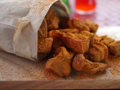 Cracklins Recipe, Cajun Recipes Louisiana, Crackling Recipe, Boudin Recipe, New Orleans Recipes, Road Trip Food, Pork Belly Recipes, Cajun Cooking, Louisiana Recipes