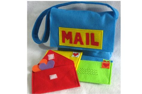 Miss Pretty Pretty mailbag toy for kids Mailman Costume, Quiet Toys, Mail Bag, Diy Bebe, Homemade Toys, Busy Bags, Felt Food, Play Toys, Felt Toys