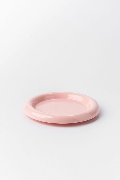 PRICES MAY VARY. 20cm (7.87in) Diswasher safe Microwave safe Ceramic These pink chubby plates with a minimalistic design are the perfect addition to any modern kitchen. Its sleek, pink porcelain design is simple yet eye-catching, and its smooth surface is ideal for serving any type of food. It's lightweight and durable, so it can be used time and time again. Its minimalist aesthetic ensures that it will never detract from the presentation of your meal, and it's sure to become a staple piece in y Aesthetic Tableware, Ceramic Plates Designs, Ceramic Minimalist, Apartment Wishlist, Porcelain Design, Pink Dishes, Pink Plates, Pink Porcelain, Plate Ceramic