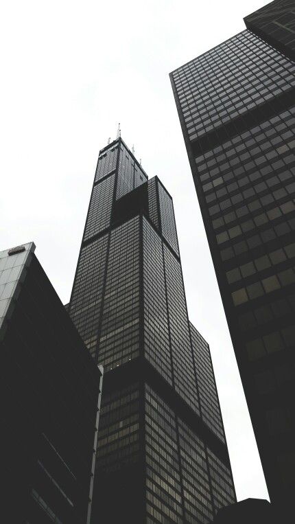 city architecture Photography Phone, Sears Tower, Amoled Wallpapers, Between Two Worlds, Architecture Wallpaper, Skyscraper Architecture, New York City Travel, Inspiration Photography, Get Rich