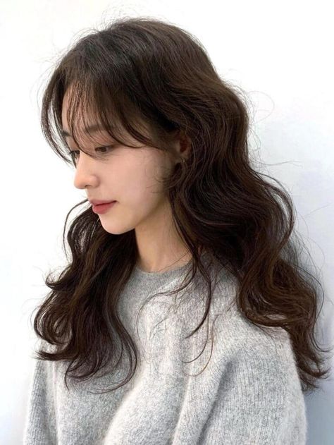 Korean Curtain Bangs, Korean Wavy Hair, Sleek Short Hair, Long Hair Ideas, Hair Volume Spray, Hairstyle For Long Hair, Long Shiny Hair, Layered Haircuts For Medium Hair, Light Blonde Hair