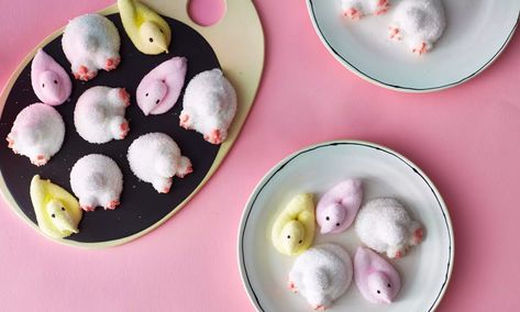 EC: How to Make Peeps That Actually Taste Good Piped Marshmallows, Easter Bark Recipe, Peeps Recipes, Egg Shaped Cookies, Bunny Butts, Cookie Bread, Easter Basket Cake, Pastel Desserts, Easy Easter Treats