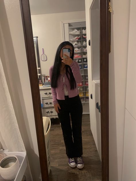 spring outfit inspiration, pink / purple top, purple converse, outfit ideas, ootd, spring inspirations Purple Converse Outfit Ideas, Purple Converse Outfit, Pastel Converse, Pink Converse Outfit, Converse Outfit Ideas, Converse Rainbow, Colored Converse, Spring Outfit Idea, Purple Converse