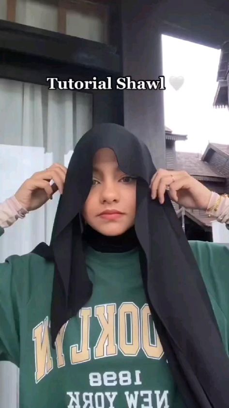 instagram.com/jilbabbagus_ Hijab Tutorial Chest And Back Coverage, Hijab With Shirt Outfit, Basic Hijab Tutorial, Hijab Trends Fashion Ideas, Hijab Tutorial Without Inner Cap, Casual Hijab Outfit Simple, Bawal Tutorial, Turkish Hijab Tutorial, Turkish Hijab Style