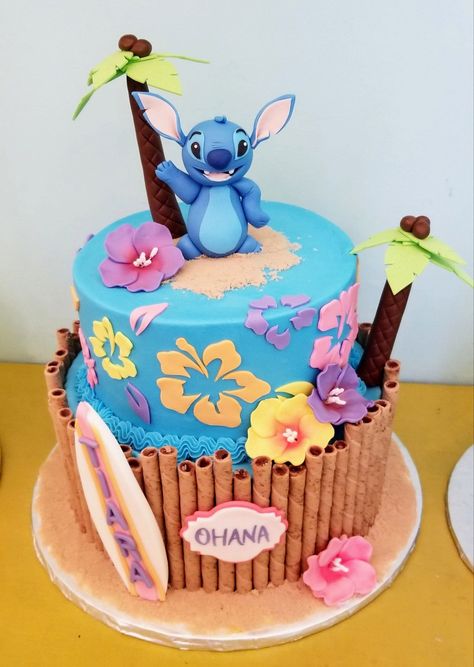 Lilo And Stitch Cake, Castle Cake Topper, Stitch Cake, Disney Birthday Cakes, Cake Templates, Christmas Sprinkles, Xmas Cake, Lilo Et Stitch, Cake Packaging