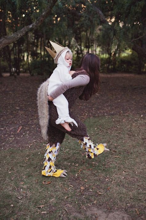 TELL: DIY WHERE THE WILD THINGS ARE FAMILY COSTUME - Tell Love and PartyTell Love and Party Where The Wild Things Are, Costumes For Teenage Girl, Inspired Costumes, Monster Costume, Wild Rumpus, Nice Family, 1st Halloween, Baby Kostüm