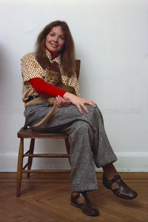 Annie Hall Aesthetic, Diane Keaton Outfits, Diana Keaton, Diane Keaton Annie Hall, Annie Hall Style, Dianne Keaton, 70s Style Icons, Androgynous Aesthetic, Annie Hall