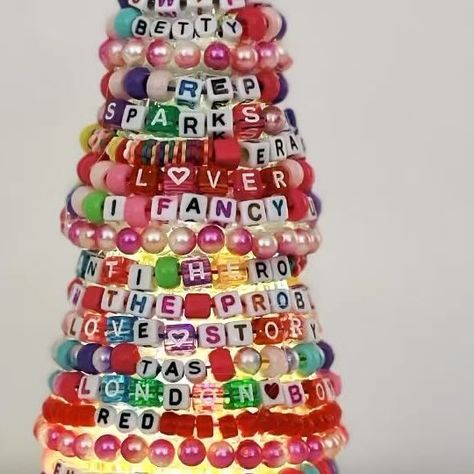 415K views · 24K likes | FINDS FOR PEANUTS on Instagram: "DIY Swiftmas Tree! Had so much fun making this and oh how she shines! #taylorswift #swiftie #swifties" Swiftmas Tree, Swiftie Christmas, Merry Swiftmas, Taylor Swift Christmas, Disney Christmas Decorations, Instagram Diy, Homemade Christmas Gifts, Diy Christmas Tree, Disney Christmas