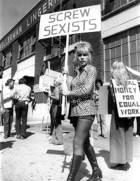 Late 60's and Early 1970s women’s rights protestors. Why are we still fighting this battle? Terrence Loves You, Stella Stevens, Women Rights, 1970s Women, American Graffiti, Protest Signs, Riot Grrrl, Photographie Inspo, Power To The People