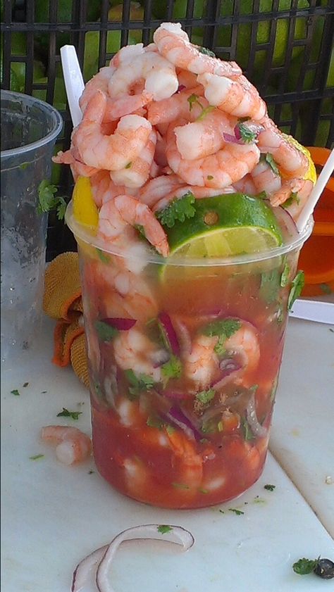 Mexican Shrimp Cocktail Recipe, Mexican Shrimp Cocktail, Cocktail Shrimp Recipes, Mexican Shrimp, Mexican Snacks, Shrimp Cocktail, Food Goals, Ceviche, Cocktail Recipe