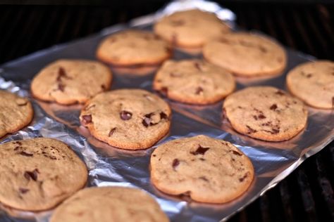 Grilled Chocolate Chip Cookies | 17 Desserts You Can Make On The Grill Cookies On The Grill, Grilled Deserts, Griddle Cooking Recipes, Grill Dessert, Grilled Bananas, Sommer Mad, Bbq Desserts, Grilled Desserts, Griddle Recipes