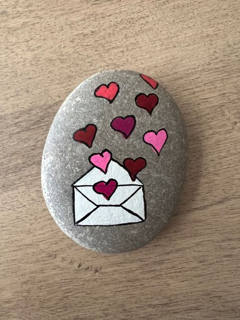 Valentine Love Letter, Inspirational Rocks, Diy Rock Art, Painted Rocks Kids, Painted Hearts, Painted Rocks Diy, Painted Shells, Rock Painting Ideas Easy, Rock Painting Patterns