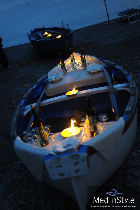 Dream Dates, Beach Dinner, Dream Date, Romantic Picnics, Capri Italy, Romantic Beach, Romantic Night, Romantic Places, Romantic Dates