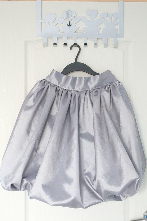 Bubble Skirt Sewing Tutorial | Learn how to make a dressy bubble skirt with this sewing tutorial! Skirt Sewing Tutorial, Circle Skirt Pattern, Skirt Sewing, Skirt Tutorial, Gathered Dress, Bubble Skirt, Sewing Skirts, Salt Scrub, Dress Sewing Pattern