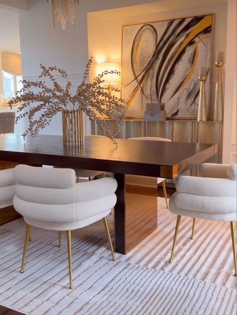 #homedecor #interiordesign #decorideas #designerinsights #modernhome #homeinspiration #stylishliving #boredpanda #nowness #homestyle Glam Dinning Room, Glam Dining Room, Glam Dining, Hollywood Glam, Dining Room Design, Modern Dining, Luxury Life, Home Decor Ideas, Interior Designer