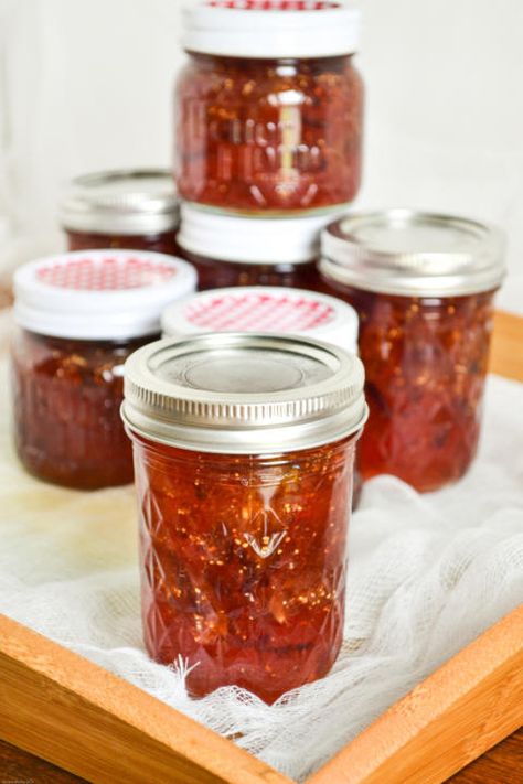 Homemade Fig Jam Fig Preserves Recipe, Homemade Fig Jam, Dinner Rolls Easy, Fig Preserves, Fig Jam Recipe, Canning Jar Labels, Rolls Easy, Canning Fruit, Fig Recipes