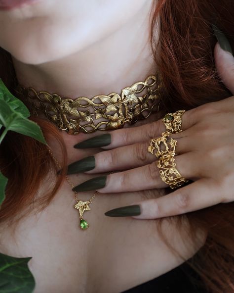 Your ivy grows, and now I’m covered in you 🍃✨ . An ethereal, magical & unearthly collection for the fantasy ghouls and dark cottagecore lovers 🌿 The new Feronia collection from @regalrose is a dream covered in ivy, dragons and green and red jewels. The little leaf motifs, green stones and entwining vines are all so enchanting 🥹 and paired with the forest green & autumn maroon ring boxes, this mythical parure is like something from Prythian (ACOTAR ghoulies raise your hands 🤭) Absolutely in ... Ivy Ring, Green Autumn, Red Jewel, Ring Boxes, Dark Cottagecore, Green Stones, Green And Red, Green Stone, Ring Box