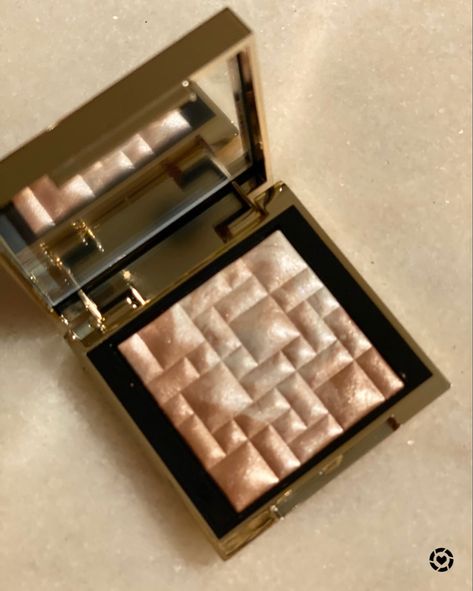 Bobbi brown highlither Best Eyeshadow Palette, Makeup Products, Maquillaje De Ojos, Bobbi Brown, Eyeshadow Palette, Highlighter, Health Food, Eye Makeup, Highlights