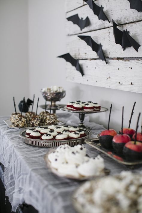 Halloween Dessert Table Halloween Treat Table, Diy Halloween Desserts, Halloween Party Ideas Decorations, Halloween Dessert Table, Value Village, Jenny Cookies, Entertaining Tips, Treat Table, Table Halloween