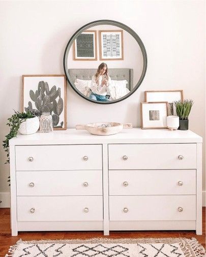 Decorate Top Of Dresser, Decorate Dresser Top, Dresser Top Ideas, How To Decorate A Dresser, Top Of Dresser Decor, White Dresser Decor, Dresser Top Decor, Top Of Dresser, Dresser Decor Bedroom