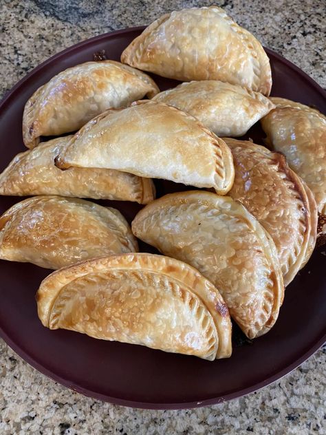 Sweet Empanada Dough Recipe, Empanadas Easy, Pineapple Empanadas, Empanada Filling, Empanadas Recipe Dough, Can Pineapple, Pineapple Tidbits, Baked Empanadas, Empanada Dough