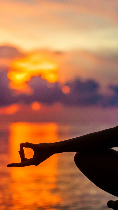 Relaxation Pictures, Sarah Blondin, Yoga Silhouette, Meditation Images, Meditation Guide, Sunrise Yoga, Yoga Photoshoot, Yoga Images, Yoga Pictures