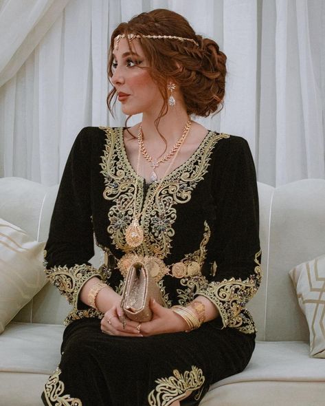 Muslim Wedding Dress Hijab Bride, Albanian Clothing, Algerian Culture, Algerian Clothing, Arabian Dress, Kaftan Designs, Sparkle Wedding Dress, Modesty Fashion, Cute Lazy Outfits