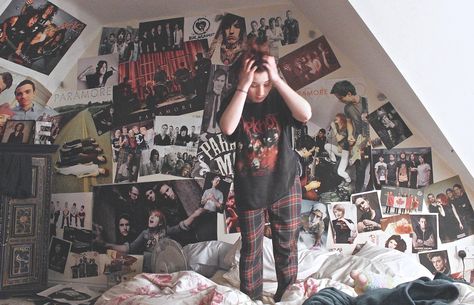 My bedroom :3 slipknot top and drop dead bottoms! Punk Room, Grunge Bedroom, Grunge Room, Room Goals, Pretty Room, Dreamy Room, Grunge Girl, My Bedroom, Dream Room Inspiration