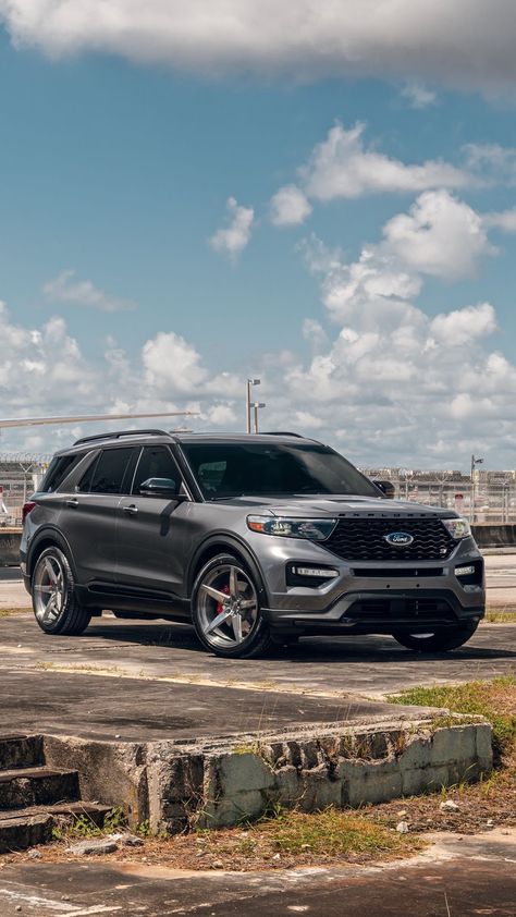 Ford Explorer Custom, Suv Wallpaper, Ford Explorer St, Explorer St, Crossover Cars, Family Cars, Audi Q8, Ford Suv, Ford Explorer Xlt