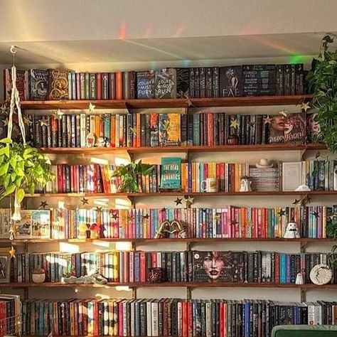 The Goodwill Librarian on Instagram: "I am in love with this home library. 😍  What do you think? Keep it or pass?" Cottage Library Aesthetic, Library Book Displays Bookshelves, Maximalist Library, Full Bookshelves, Library Room Aesthetic, Cozy Library Room Ideas, Cozy Library Room, Small Library Room Ideas, Basement Library