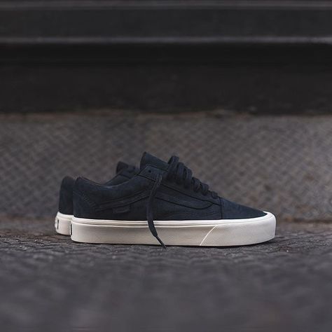 Vans Vault Old Skool Lite lx Estilo Vans, Mens Vans Shoes, Shoes For, Tenis Vans, Skor Sneakers, Vans Vault, Skateboarder, Tenis Casual, Vans Sneakers