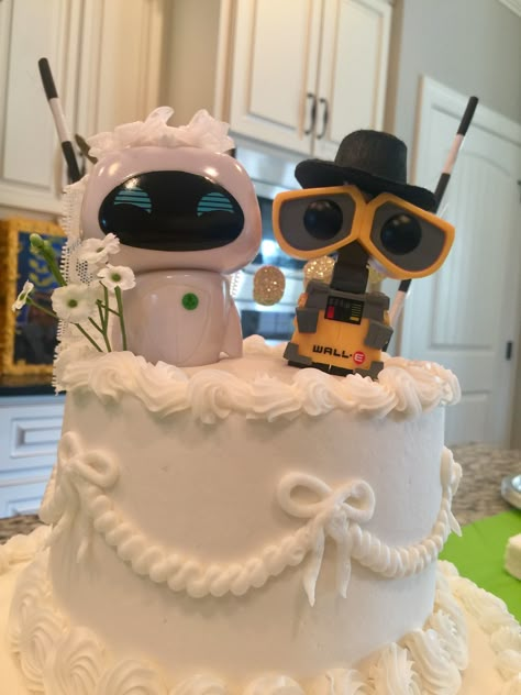 Wall E And Eve Matching Pfp, Wall E Cake Birthdays, Wall E Inspired Food, Walle Birthday, Walle Cake Birthdays, Wall·e And Eve Pfp, Walle And Eva, Walle Y Eva, Wall E Eve