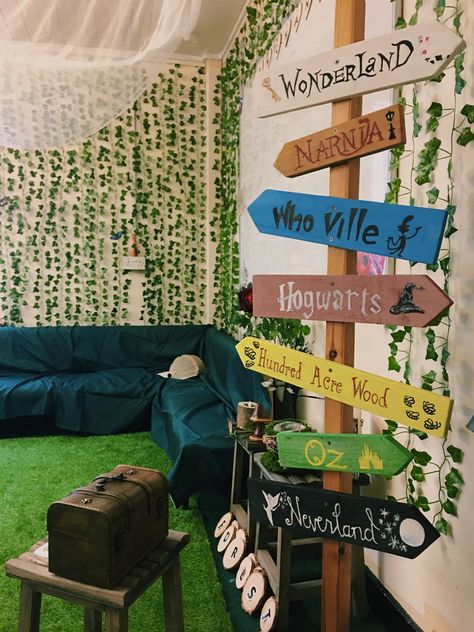 Enchanted forest #reading Forest Theme Classroom, Reading Nook Classroom, Forest Preschool, Forest Classroom, Reading Corner Classroom, Enchanted Forest Theme, Creative Shapes, Teachers Room, Library Themes