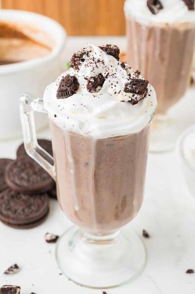 Oreo Hot Chocolate Oreo Hot Chocolate, Cocoa Mix Recipe, Hot Cocoa Mix Recipe, Easy Treats To Make, Classic Hot Chocolate, Cocoa Powder Cookies, Hot Cocoa Mix, Hot Chocolate Recipe, Winter Treats