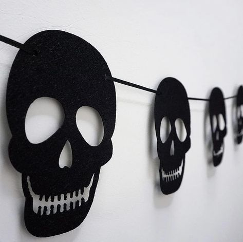 2 Pack Black Felt Skull Garland Banner Skeleton Garland for Halloween Banner DIY Home Decor Birthday Party Decorations Supplies by SaktopDeco Gothic Birthday Party, Skeleton Garland, Skull Garland, Skull Banner, Felt Skull, Gothic Birthday, Party Decorations Diy, Garland Halloween, Window Garden