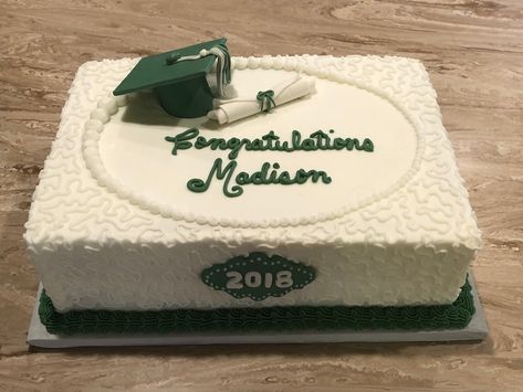 Graduation Party Ideas Green And White, Green And White Graduation Cake, Green Graduation Cakes, Green And White Grad Party, Green And White Graduation Party Ideas, Grad Desserts, White Graduation Cake, Simple Graduation Cakes, Graduation Sheet Cakes