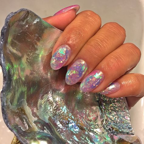 Opal Holographic Nails, Opal Nails Square, Iridescent Nail Art Designs, Rainbow Iridescent Nails, Holographic Nails Short, Abalone Shell Nails, Opal Nails Acrylic, Abalone Nails, Opal Nail Designs