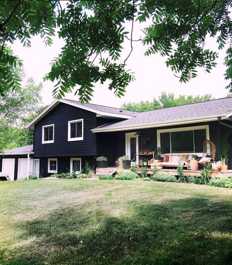 Black House Front Porch, Tricorn Black Sherwin Williams, Black Sherwin Williams, Raised Ranch Exterior, Front Porch Styling, Sherwin Williams Exterior Paint, Porch Styling, Split Level House Exterior, Tri Level House