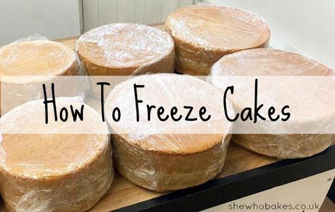 Wether you want to bake in advance, have a TON to get baked or you’ve inadvertently made a cake on the wrong date (guilty!), freezing cakes and cupcakes can be a handy More → #cakedecoratingideas Freezing Cakes, Baking Hack, Cake Measurements, Bolo Frozen, Cake In A Can, Flat Cakes, Plats Healthy, Baking 101, Cake Hacks