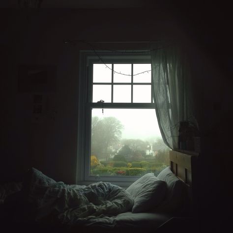 Room Aesthetic Dark, Messy Bedroom, Cottagecore Home, Messy Room, Countryside House, Aesthetic Rooms, Sylvia Plath, Dark Room, Bedroom Aesthetic