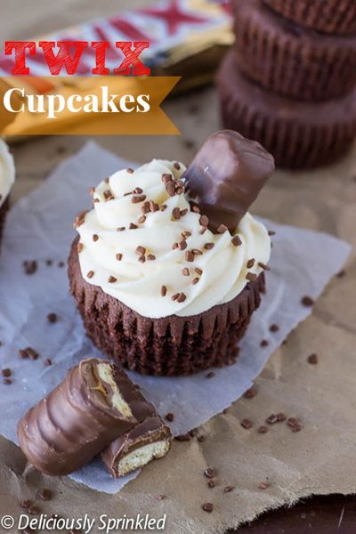 Candy Bar Cupcakes Twix Cupcakes, Cupcake Receptek, Caramel Buttercream Frosting, Twix Chocolate, Cake Recipe Easy, Caramel Buttercream, Cupcakes Decorados, Yummy Cupcakes, Halloween Food