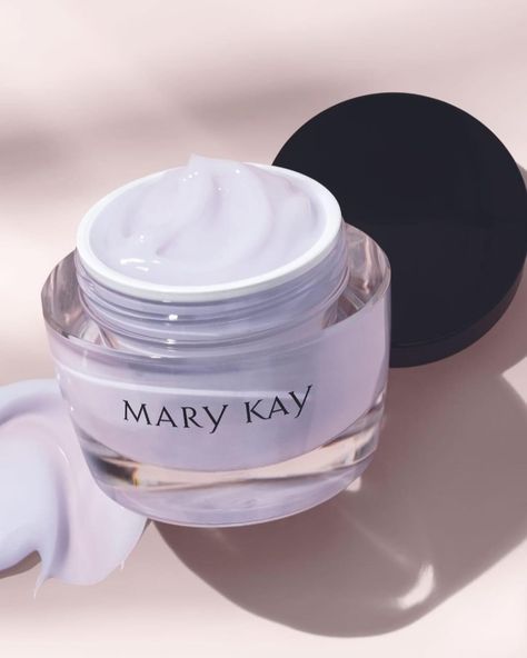 I love my purple gel! This is my go to moisturizer!!! I also apply it right before I apply my makeup for a flawless finish! Cool, refreshed and never greasy! Keep hydrated for up to 10 hours with our Oil-Free Hydrating Gel! 💖 #marykay #skincare #moisturizer #mom #canadian #entrepreneur #momlife Marykay Skincare, Keep Hydrated, Skincare Moisturizer, My Makeup, Mary Kay, Oil Free, Mom Life, Moisturizer, How To Apply