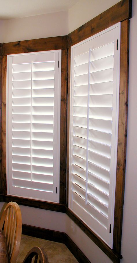 White Wood Blinds, Shutters Indoor, Dark Wood Trim, Indoor Shutters, Best Interior Design Websites, White Shutters, Interior Window Shutters, Dark Trim, White Blinds