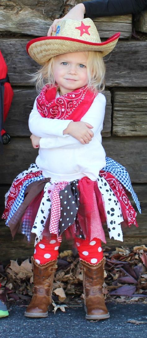 Cool Sweet And Funny Toddler Halloween Costumes Ideas For Your Kids (1) Toddler Cowgirl Costume, Best Toddler Costumes, Cute Toddler Costumes, Funny Toddler Halloween Costumes, Cowgirl Tutu, Unique Toddler Halloween Costumes, Toddler Cowgirl, Traje Cowgirl, Diy Fantasia