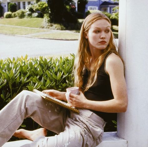 ☀️Julia Stiles in "10 things i hate about you" - 1999 . . . . . . . . . .… Bekväma Outfits, Julia Stiles, 10 Things I Hate About You, 90s Girl, Teen Movies, 90s Movies, Movies Outfit, Movie Fashion, Stil Inspiration