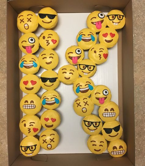 Emoji Cupcake, Emoji Birthday Cake, Emoji Cupcakes, Emoji Cake, Pull Apart Cake, Emoji Birthday Party, Cupcakes Birthday, Girly Birthday, Emoji Birthday