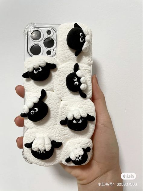 Polymer Clay Phone Case Diy, Clay Phone Cover, Polymer Clay Phone Case, Clay Phone Case, Sheep Aesthetic, Mobile Case Diy, Seashell Phone Case, Pink Floyd Art, Diy Phone Case Design